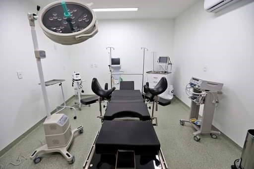 Camacã: Prefeito e sua Comitiva participam da inauguração da Policlínica e micro-ônibus em Itabuna

